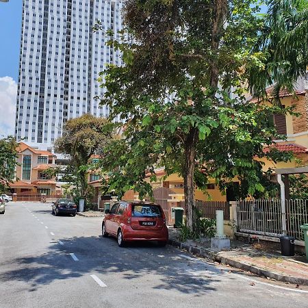 Eden Cosy Living Apartment บาตูเฟอริงกี ภายนอก รูปภาพ