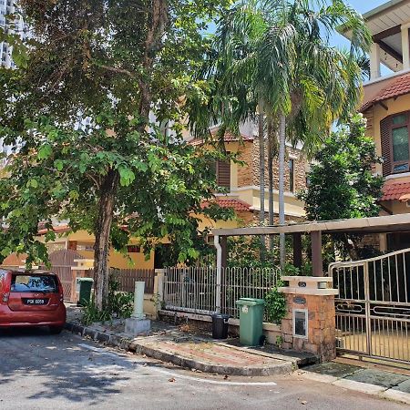 Eden Cosy Living Apartment บาตูเฟอริงกี ภายนอก รูปภาพ