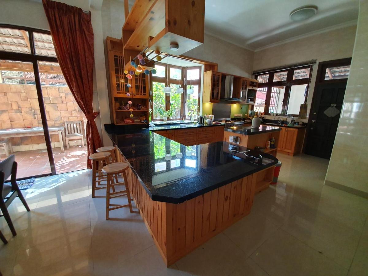 Eden Cosy Living Apartment บาตูเฟอริงกี ภายนอก รูปภาพ