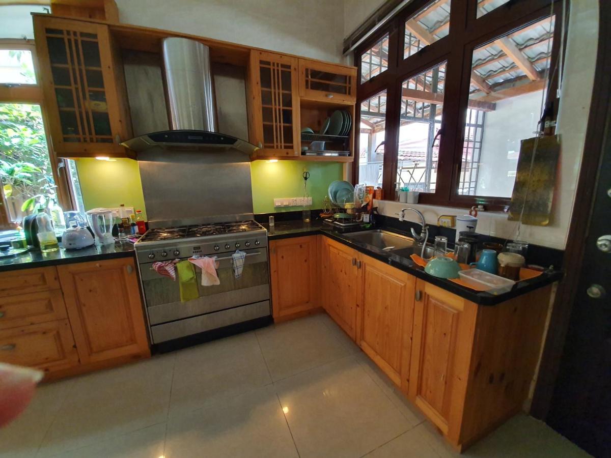 Eden Cosy Living Apartment บาตูเฟอริงกี ภายนอก รูปภาพ