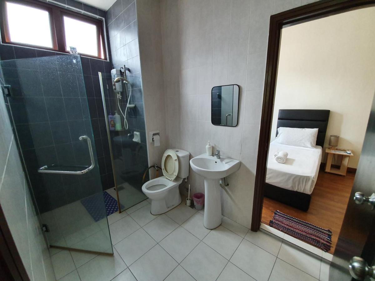 Eden Cosy Living Apartment บาตูเฟอริงกี ภายนอก รูปภาพ