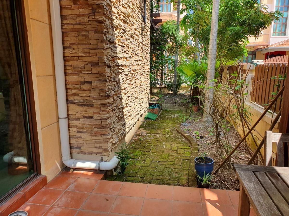 Eden Cosy Living Apartment บาตูเฟอริงกี ภายนอก รูปภาพ