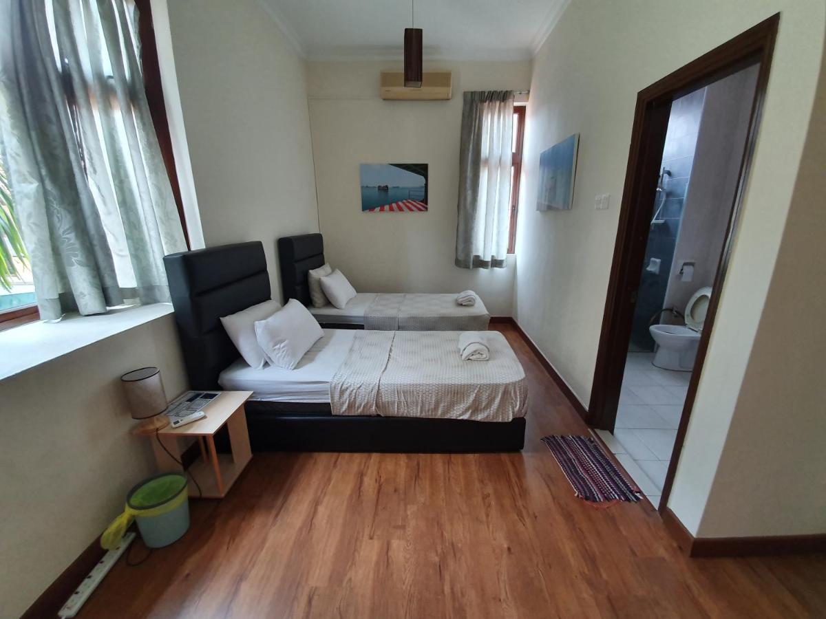 Eden Cosy Living Apartment บาตูเฟอริงกี ภายนอก รูปภาพ