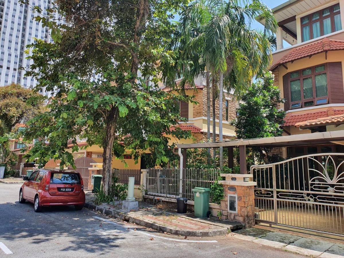 Eden Cosy Living Apartment บาตูเฟอริงกี ภายนอก รูปภาพ