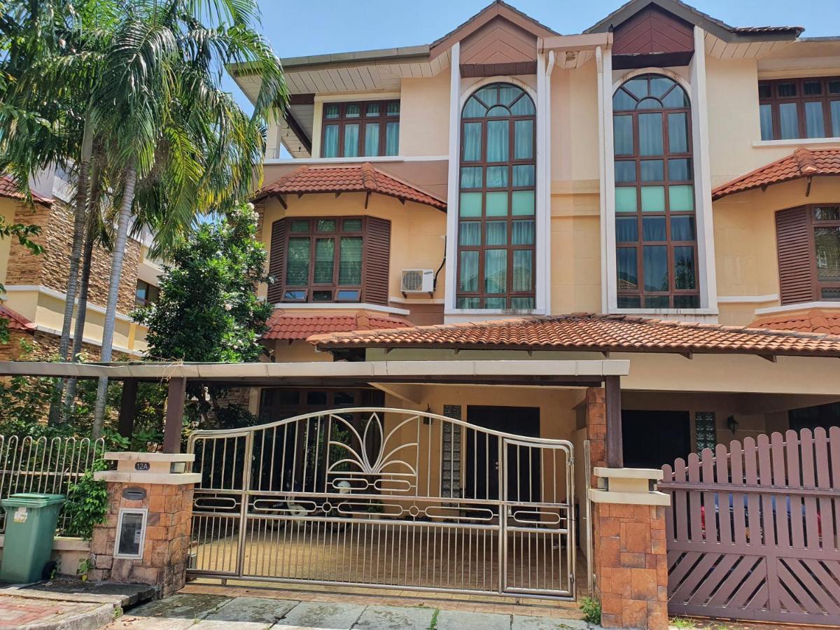 Eden Cosy Living Apartment บาตูเฟอริงกี ภายนอก รูปภาพ