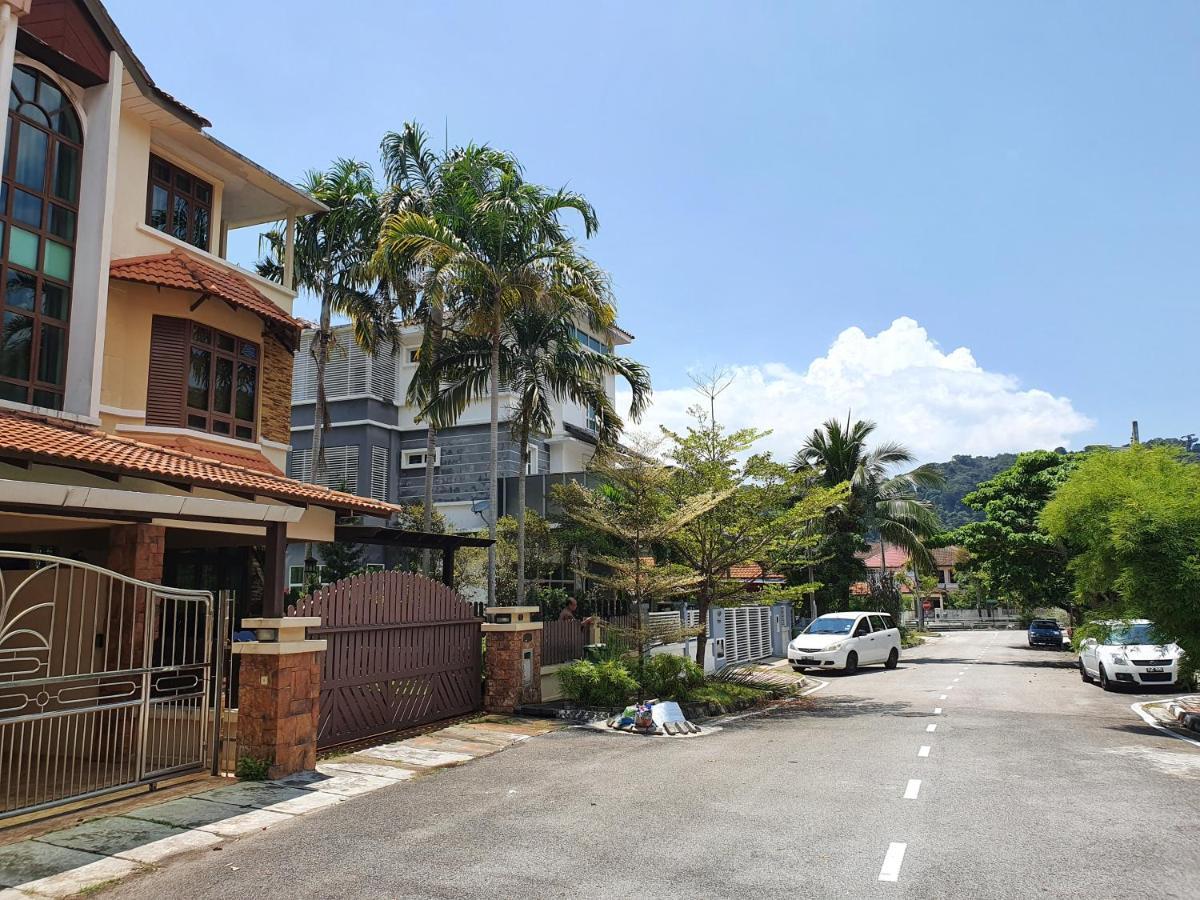 Eden Cosy Living Apartment บาตูเฟอริงกี ภายนอก รูปภาพ