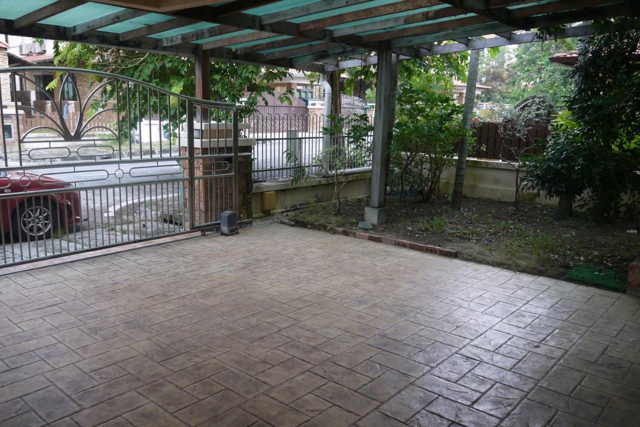 Eden Cosy Living Apartment บาตูเฟอริงกี ภายนอก รูปภาพ